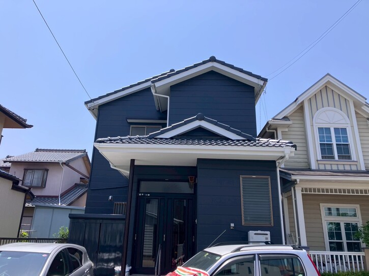 画像：屋根壁塗装工事（営業担当：中川）