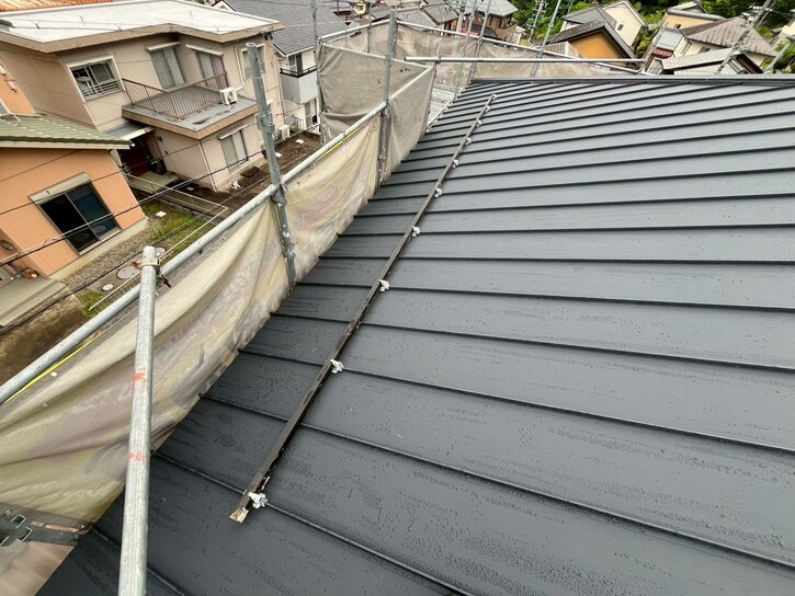 画像：瓦棒上貼り工事（営業担当：水池）
