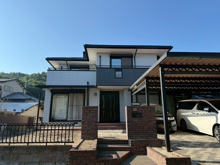 画像：外壁塗装・屋根上貼り工事（営業担当：中村）